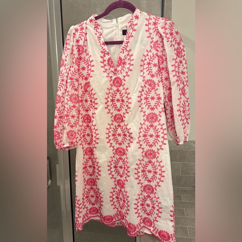 NWT size 6 Jessica Howard White Dress with Magenta Embroidery